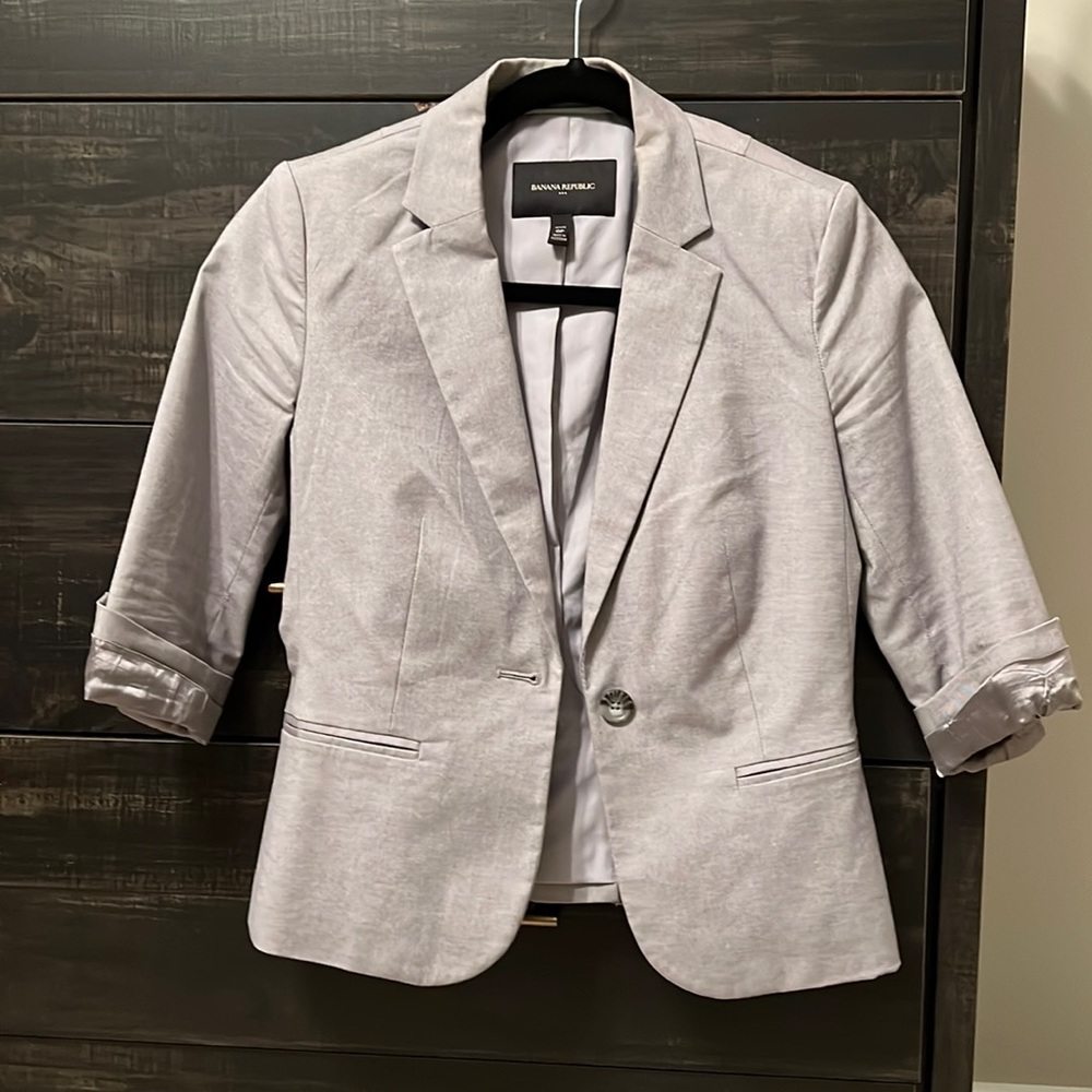 Banana Republic blazer. Like new. Size 0p. Grey.